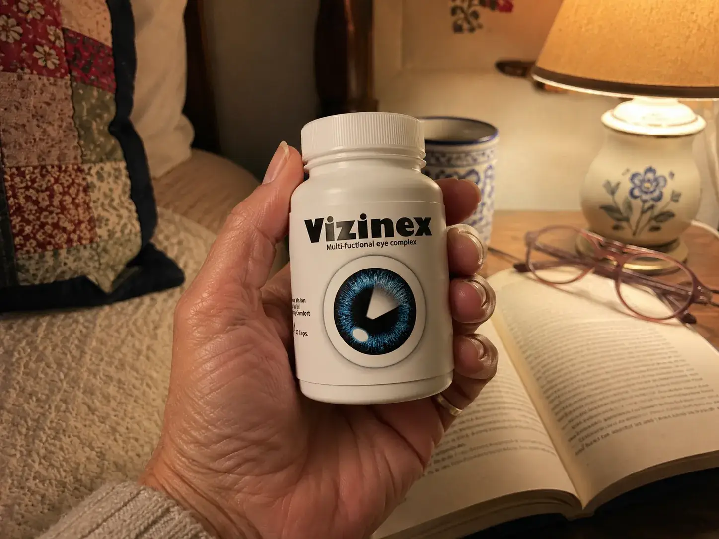 Vizinex у руці під час вечірнього читання