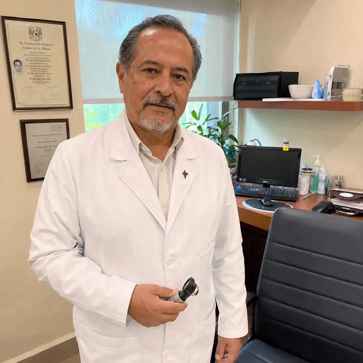 Dr. Fernando Rivas